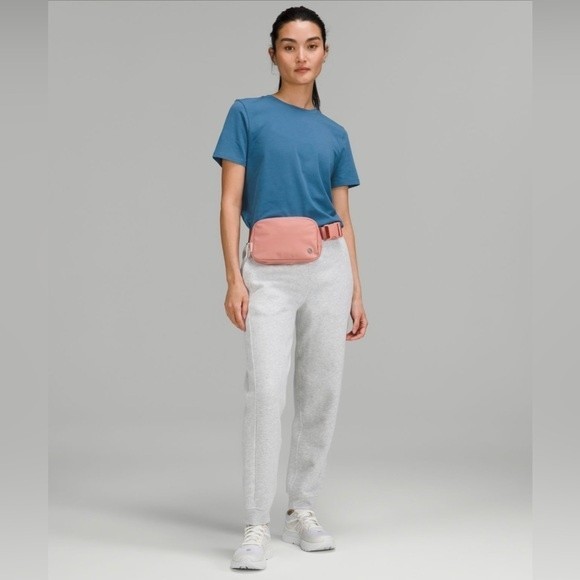 Lululemon Everywhere Belt Bag 1L Water Repellent NWT Fanny Pack Pink Pastel - Picture 2 of 16